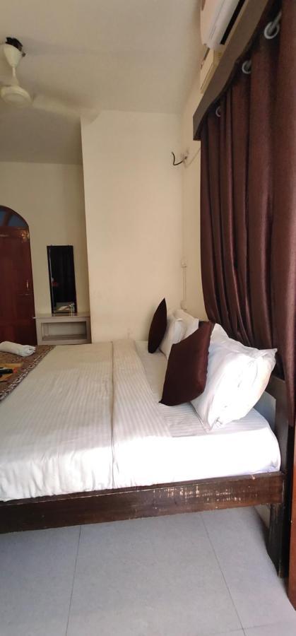 Rj14 Accommodations At Baga Beach Exterior foto